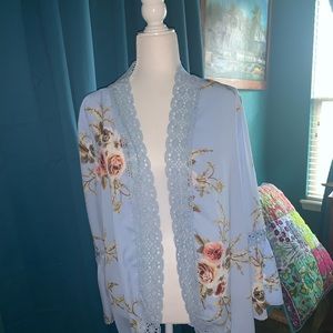 Hipster Row short floral kimono